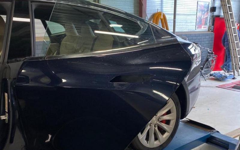 Tesla Model S deurhendel repareren